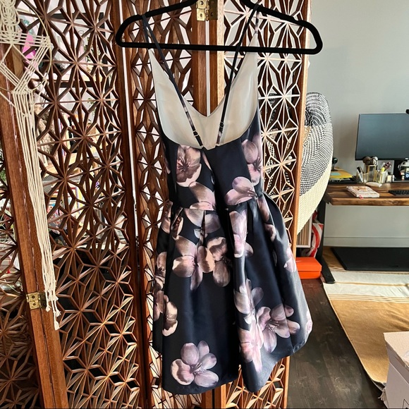 Floral Puff Mini Dress - S - Picture 2 of 6